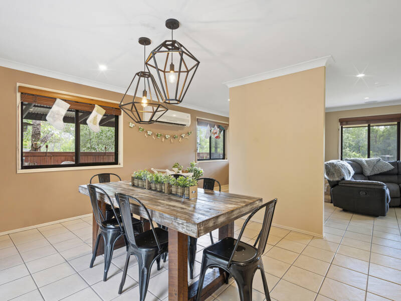 1 Bahrs Point Drive, Bahrs Scrub, QLD 4207 AUS