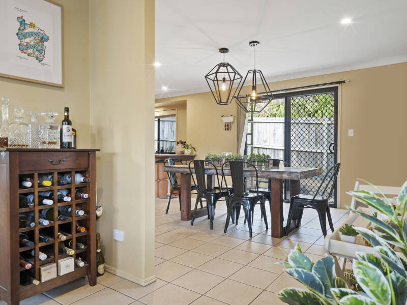 1 Bahrs Point Drive, Bahrs Scrub, QLD 4207 AUS
