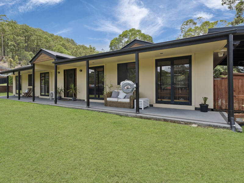 1 Bahrs Point Drive, Bahrs Scrub, QLD 4207 AUS