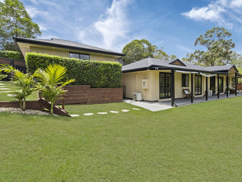 1 Bahrs Point Drive, Bahrs Scrub, QLD 4207 AUS