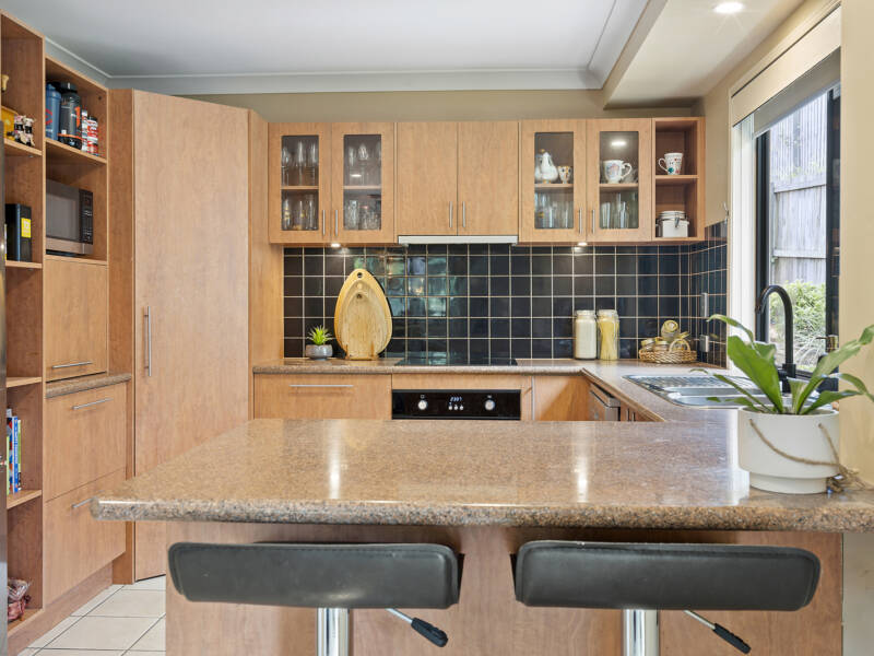 1 Bahrs Point Drive, Bahrs Scrub, QLD 4207 AUS