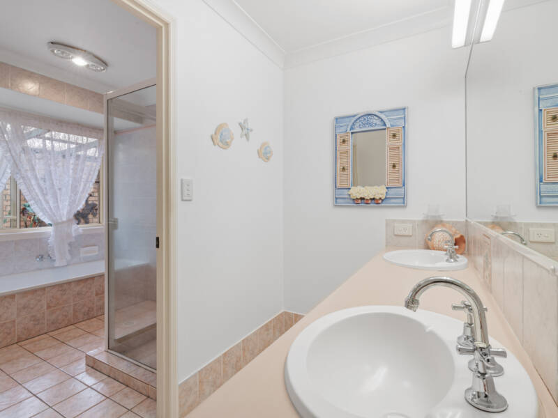 52 Naraling Road, Bahrs Scrub, QLD 4207 AUS