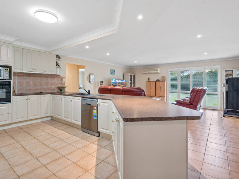 10-14 Kristy Court, Yatala, QLD 4207 AUS