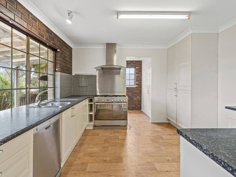 18 Kaiser Drive, Windaroo, QLD 4207 AUS