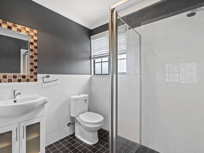 18 Kaiser Drive, Windaroo, QLD 4207 AUS