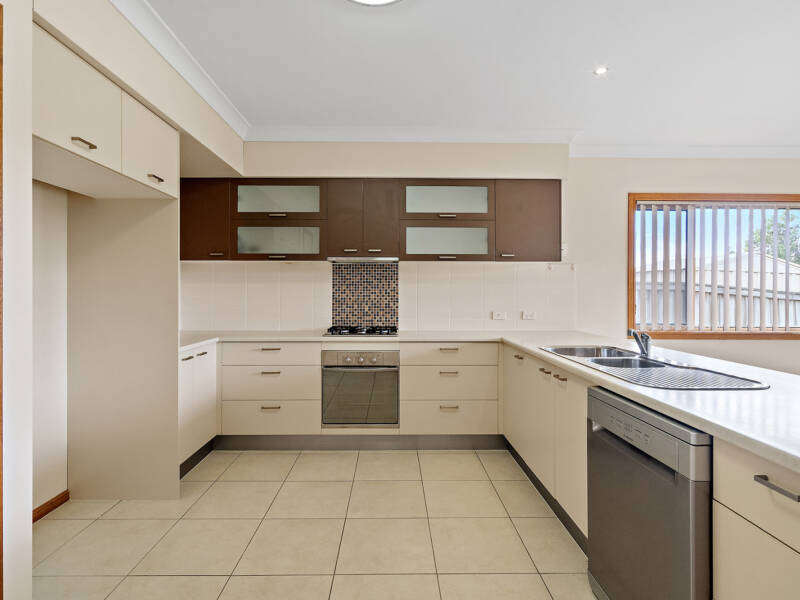 20 Lake Breeze Drive, Windaroo, QLD 4207 AUS
