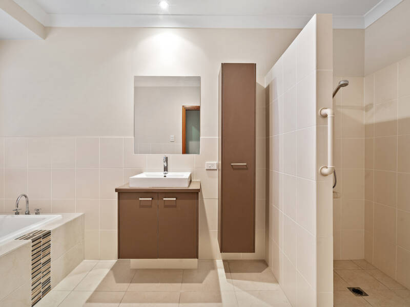 20 Lake Breeze Drive, Windaroo, QLD 4207 AUS