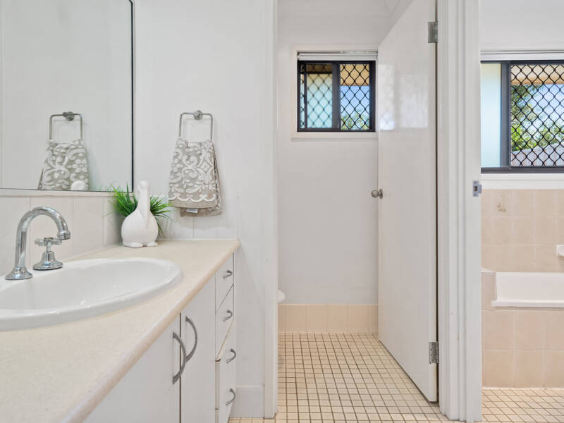 23 Schonwerder Drive, Windaroo, QLD 4207 AUS