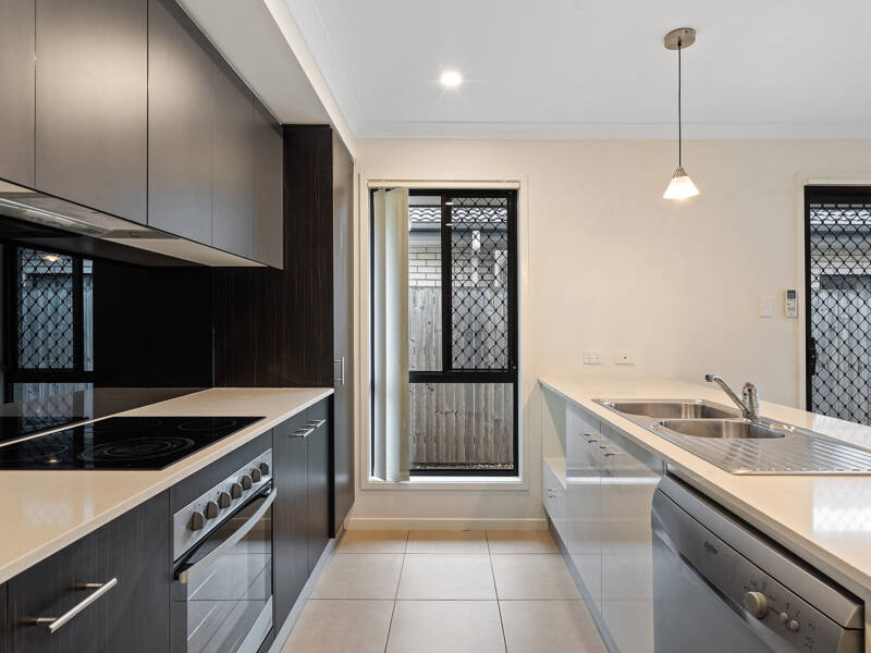 59 Burnett Drive, Holmview, QLD 4207 AUS