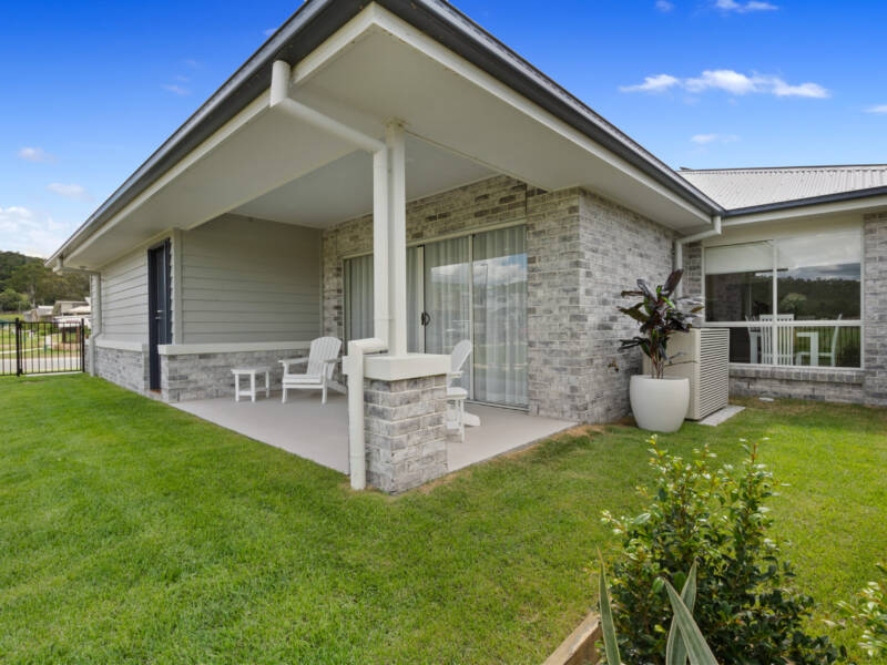 4 Jim Davidson Boulevard, Belivah, QLD 4207 AUS