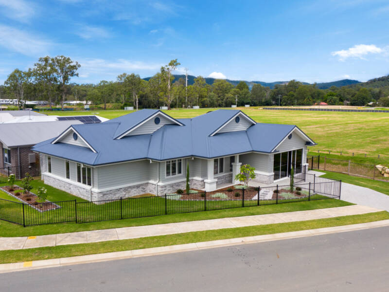 4 Jim Davidson Boulevard, Belivah, QLD 4207 AUS