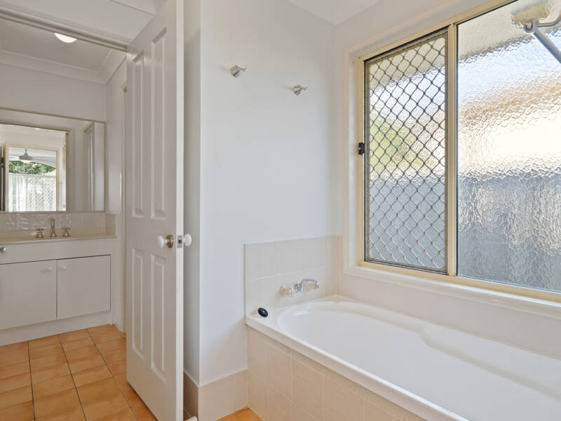 13 Edinburgh Drive, Bethania, QLD 4205 AUS