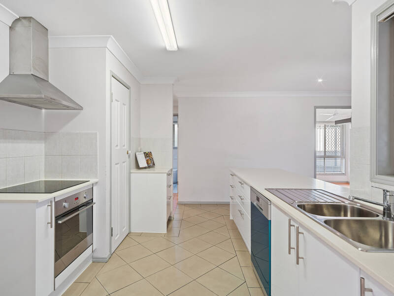 17 Debanie Court, Marsden, QLD 4132 AUS