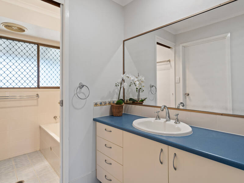 184 Mount Warren Boulevard, Mount Warren Park, QLD 4207 AUS
