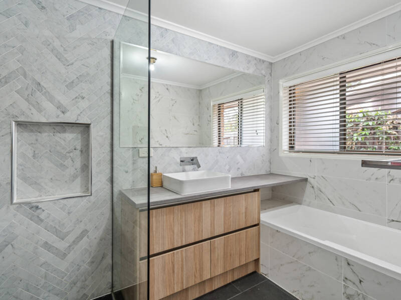 17 Hausmann Court, Windaroo, QLD 4207 AUS