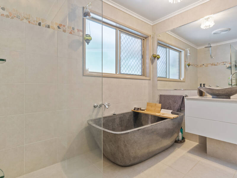 25-27 Hillview Crescent, Bahrs Scrub, QLD 4207 AUS