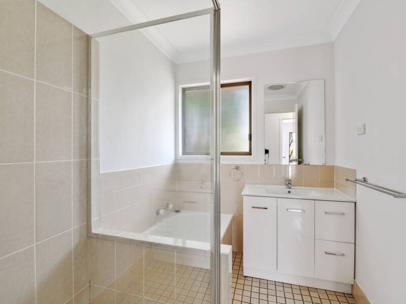 27 Schonwerder Drive, Windaroo, QLD 4207 AUS