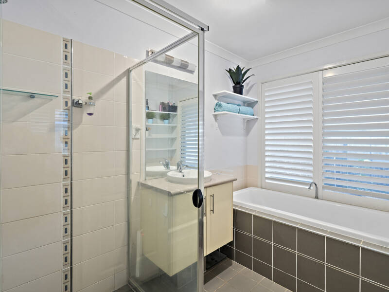 48 Lake Breeze Drive, Windaroo, QLD 4207 AUS