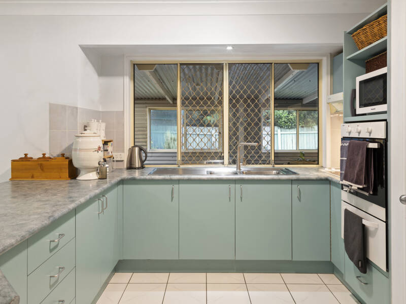 38 Moore Street, Loganlea, QLD 4131 AUS