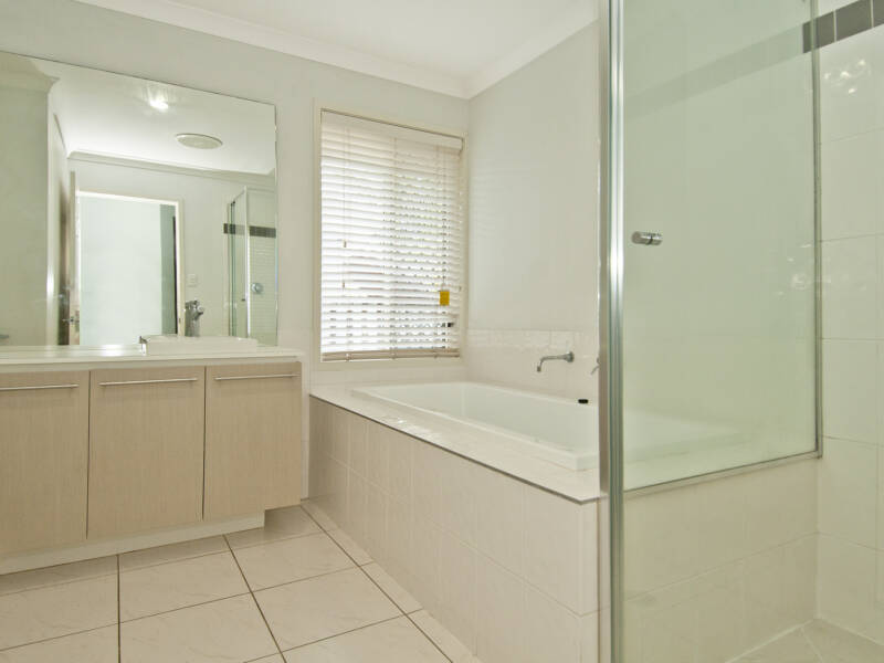 26 Strathburn Crescent, Ormeau, QLD 4208 AUS