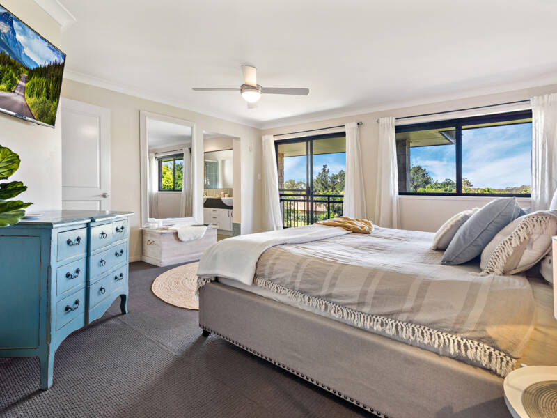 19 Lake Breeze Drive, Windaroo, QLD 4207 AUS