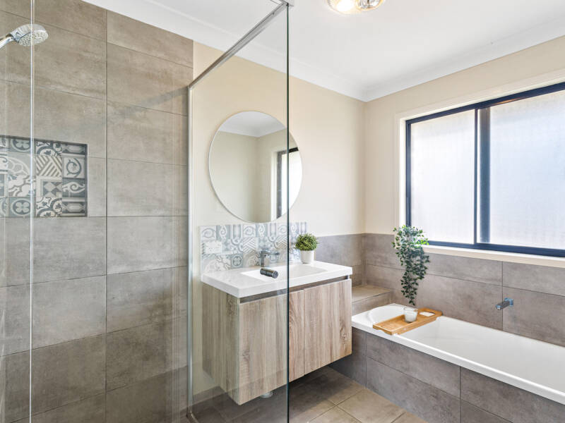 19 Lake Breeze Drive, Windaroo, QLD 4207 AUS