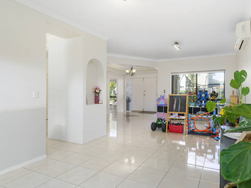 14 Lake Breeze Drive, Windaroo, QLD 4207 AUS