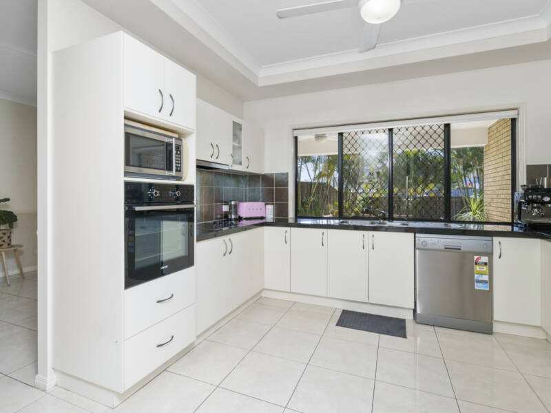 14 Lake Breeze Drive, Windaroo, QLD 4207 AUS