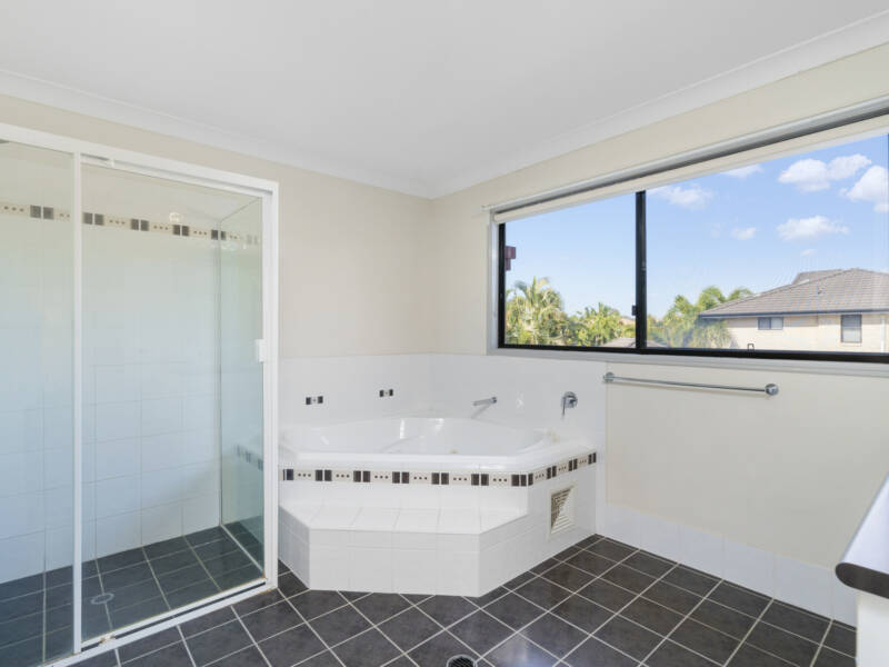 14 Lake Breeze Drive, Windaroo, QLD 4207 AUS