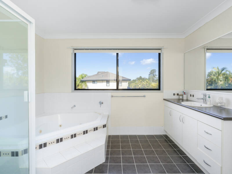 14 Lake Breeze Drive, Windaroo, QLD 4207 AUS