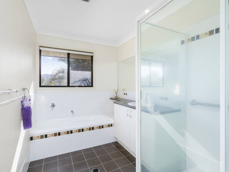 14 Lake Breeze Drive, Windaroo, QLD 4207 AUS