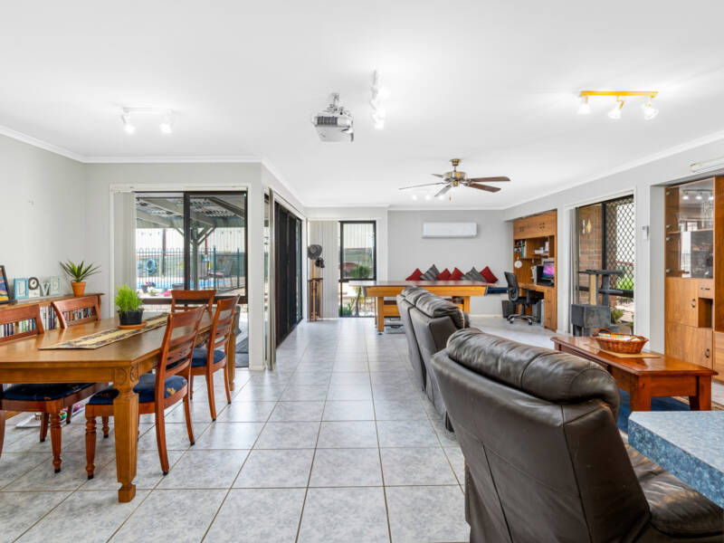 4 Natone Crt, Edens Landing, QLD 4207 AUS
