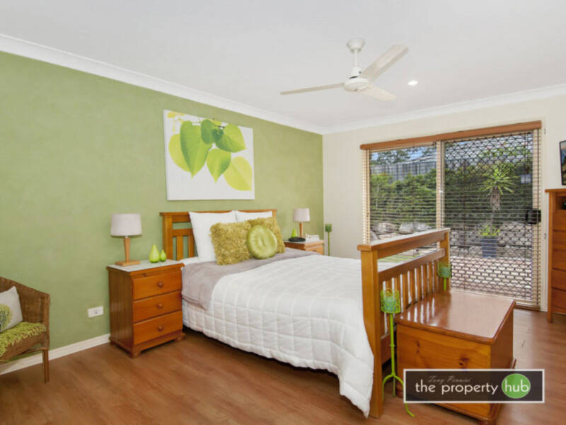 30 Mountain View Crescent, Mount Warren Park, QLD 4207 AUS