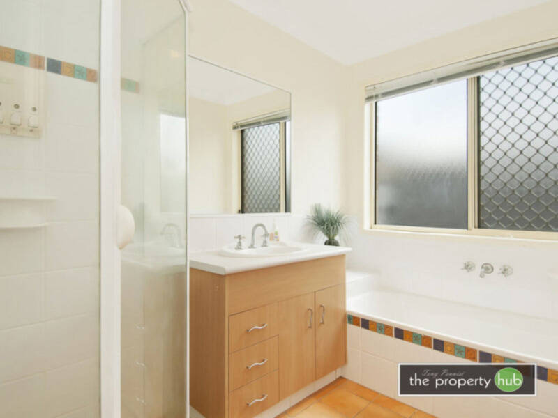 30 Mountain View Crescent, Mount Warren Park, QLD 4207 AUS