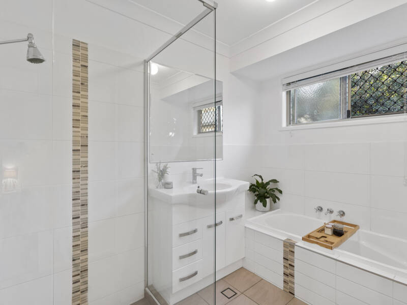 24 Allenby Crescent, Windaroo, QLD 4207 AUS