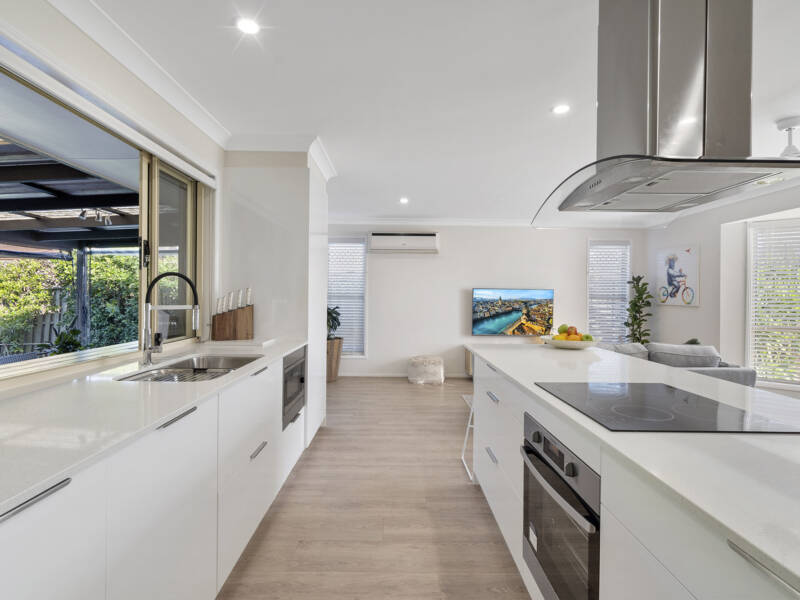 24 Allenby Crescent, Windaroo, QLD 4207 AUS