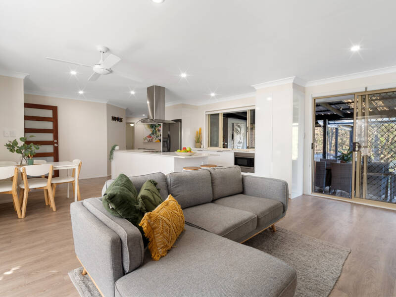24 Allenby Crescent, Windaroo, QLD 4207 AUS
