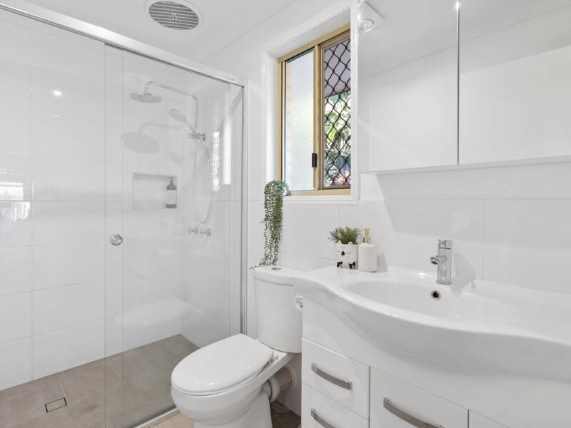 24 Allenby Crescent, Windaroo, QLD 4207 AUS