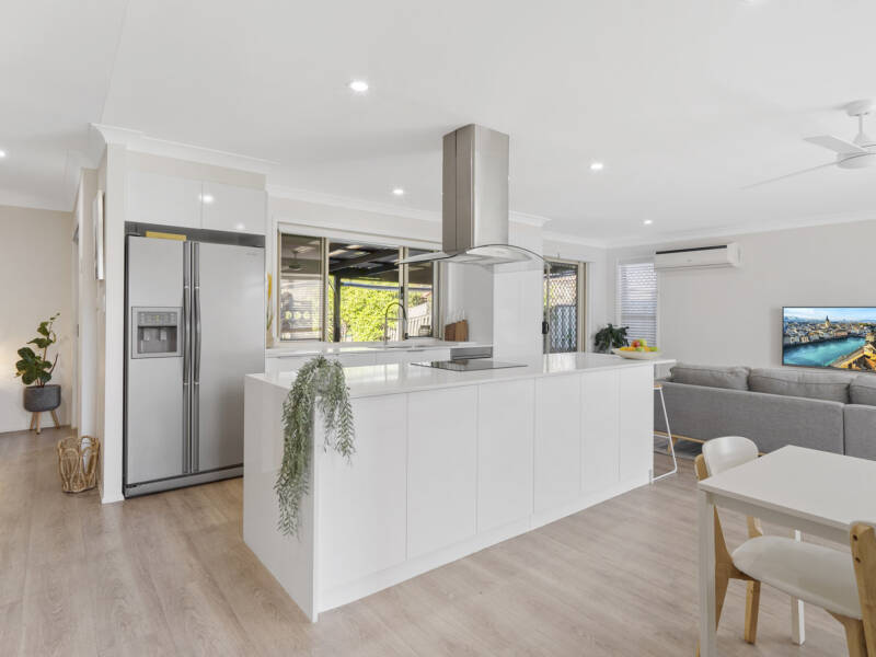 24 Allenby Crescent, Windaroo, QLD 4207 AUS