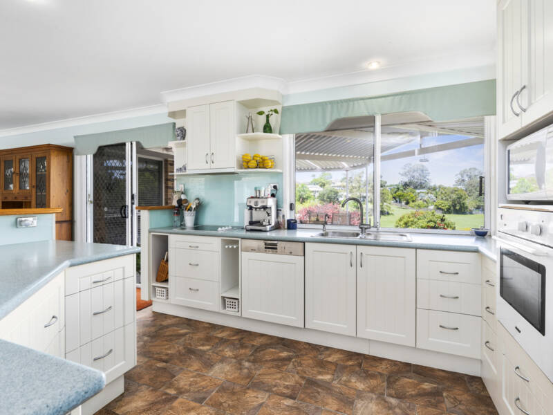 10 Yvonne Crescent, Mount Warren Park, QLD 4207 AUS