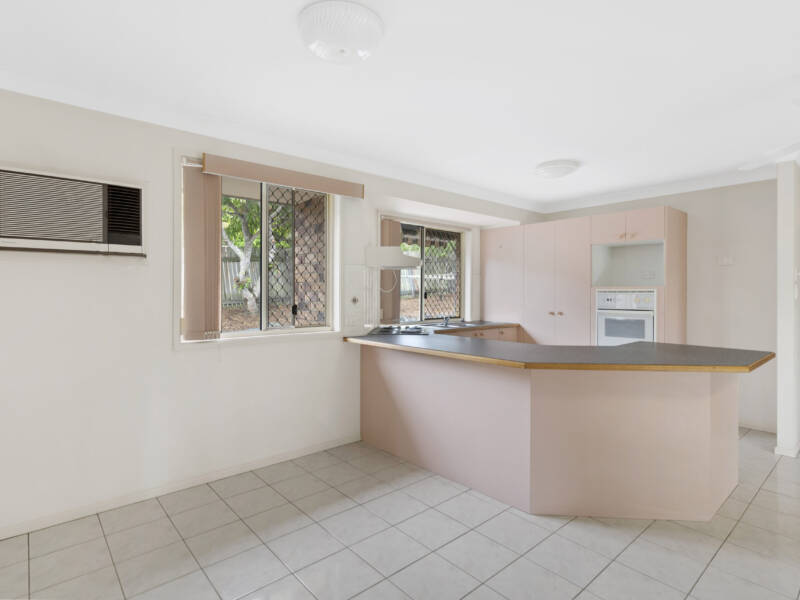 74 Yvonne Crescent, Mount Warren Park, QLD 4207 AUS