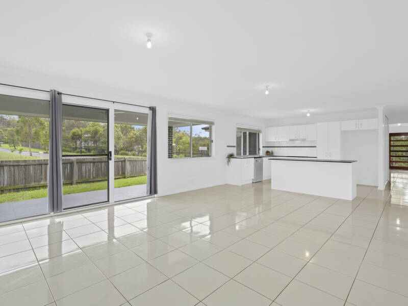 8 Meander Circuit, Holmview, QLD 4207 AUS