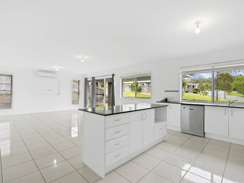 8 Meander Circuit, Holmview, QLD 4207 AUS