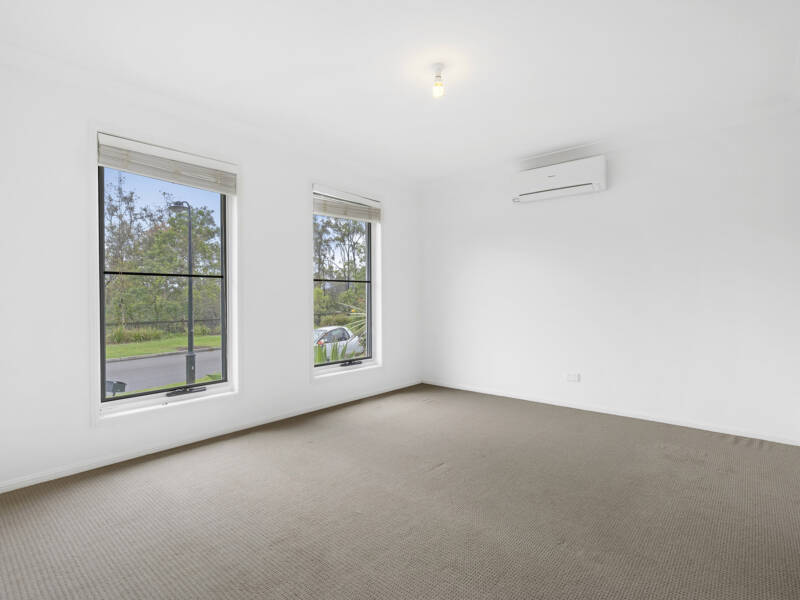 8 Meander Circuit, Holmview, QLD 4207 AUS