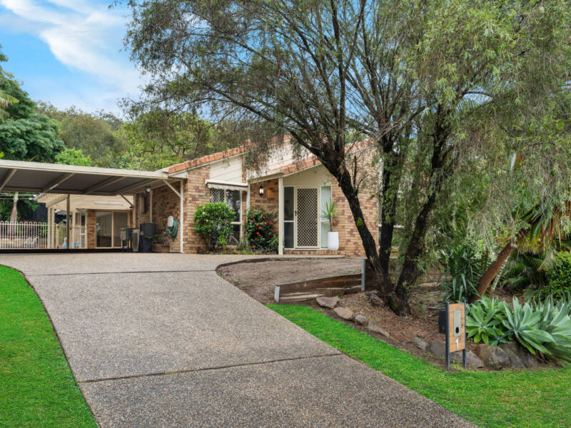 1 Lyn Court, Mount Warren Park, QLD 4207 AUS
