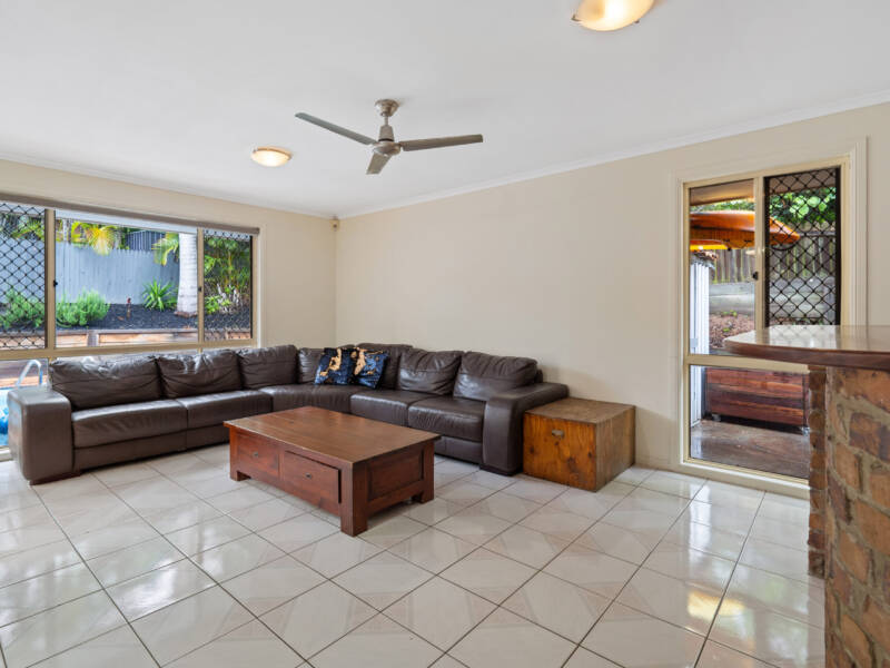 1 Lyn Court, Mount Warren Park, QLD 4207 AUS