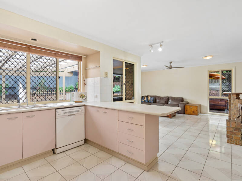 1 Lyn Court, Mount Warren Park, QLD 4207 AUS