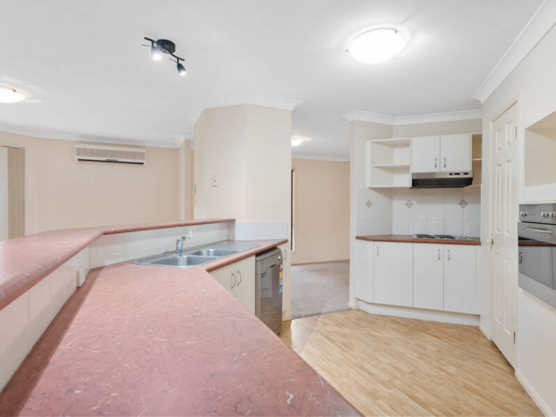 25 Mountain View Crescent, Mount Warren Park, QLD 4207 AUS