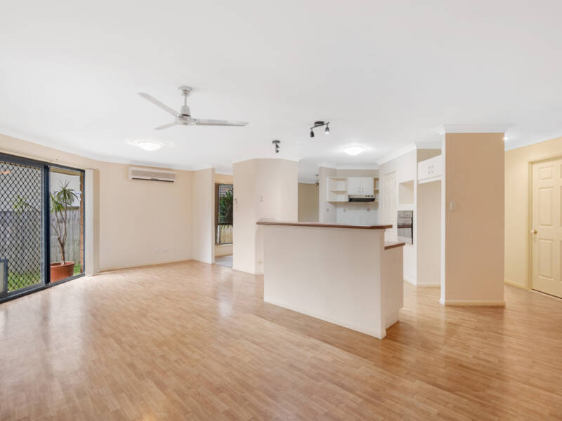 25 Mountain View Crescent, Mount Warren Park, QLD 4207 AUS