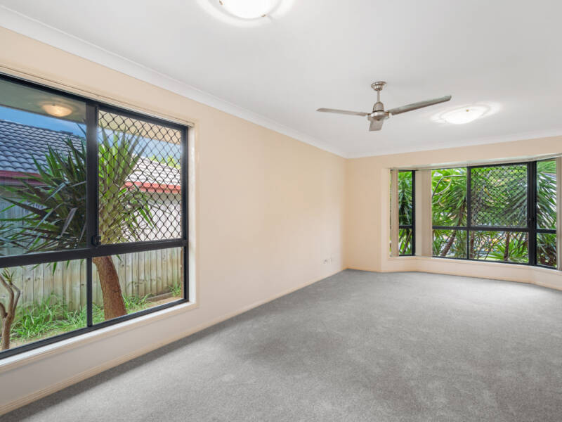 25 Mountain View Crescent, Mount Warren Park, QLD 4207 AUS